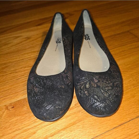 SAS Black Embossed Leather Flats Womens Size 8.5M - Picture 2 of 7